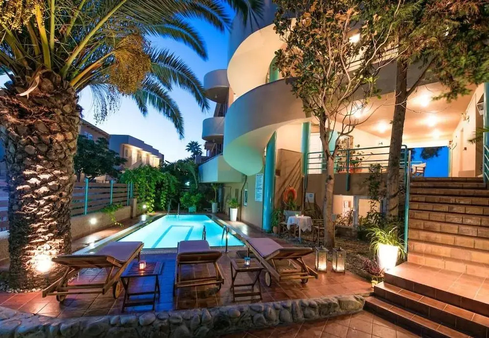 Seafalios-Beach Front Apt