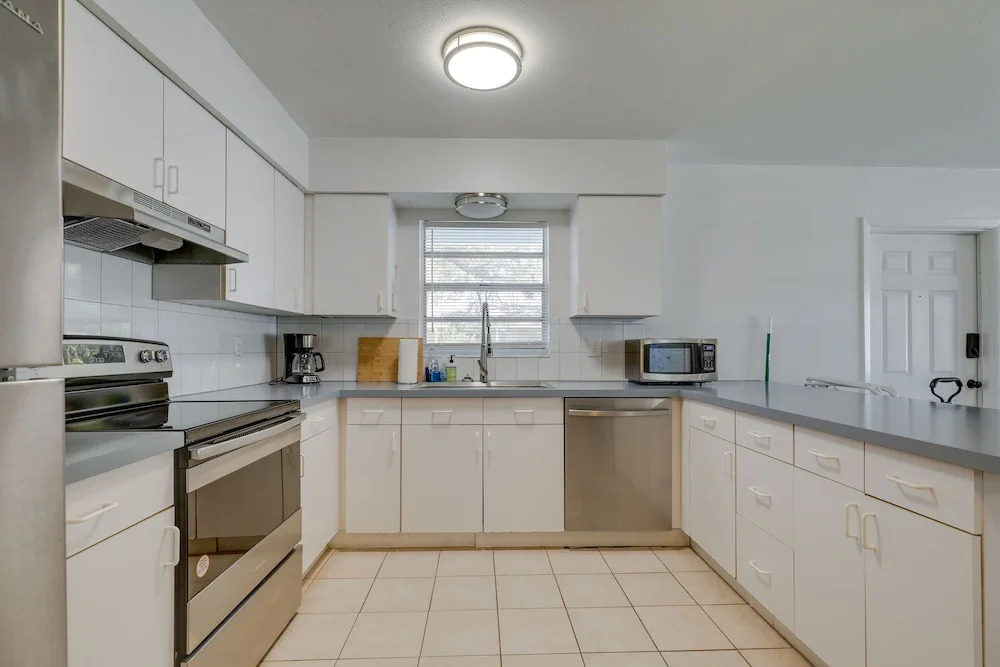 Walk to the Ocean: Indian Rocks Beach Condo