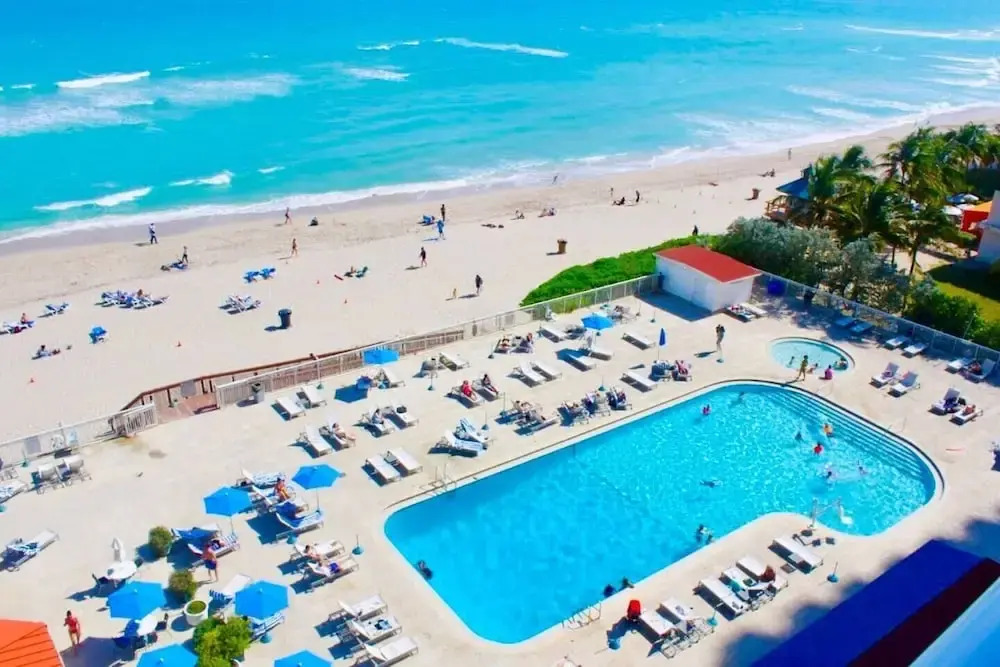 Beachfront Studio Pool Gym & Ping Pong