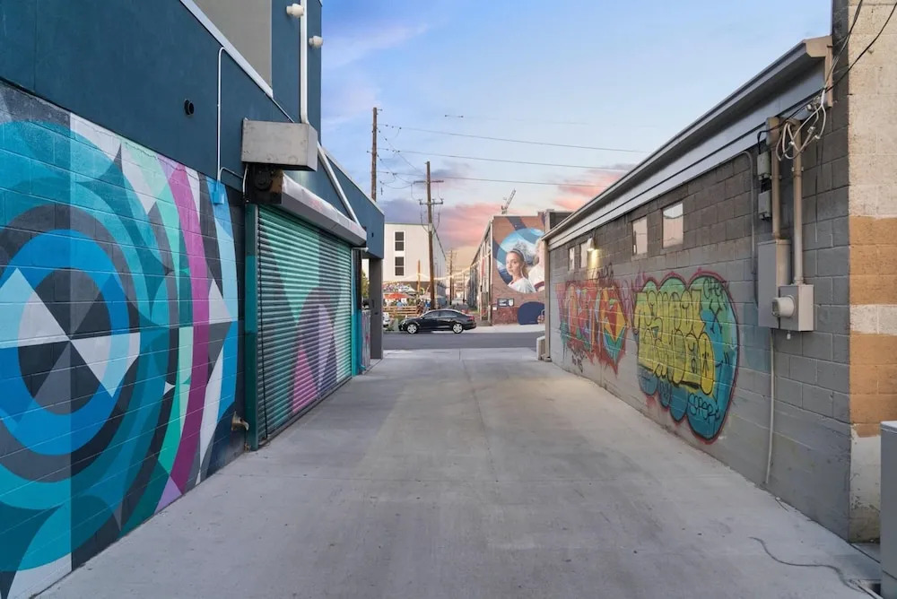 Rino Art Lofts - Urban Cowboy Loft with Skyline Views