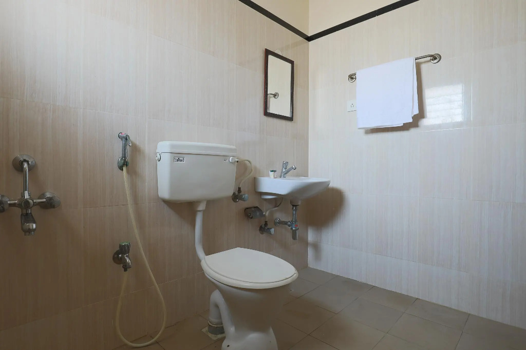 OYO 39342 Beehive Inn