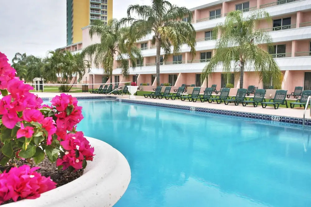 Castaways Resort & Suites