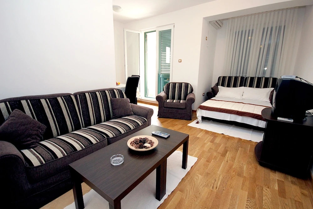 Apartments Mirista