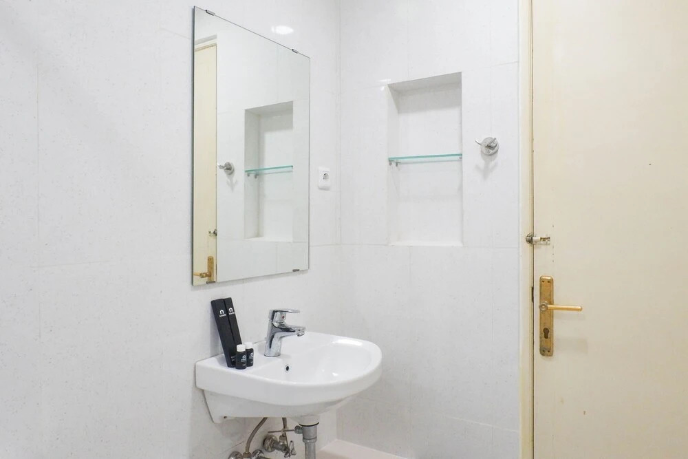 Comfortable And Serene 2Br Apartment With Maid Room At Taman Beverly