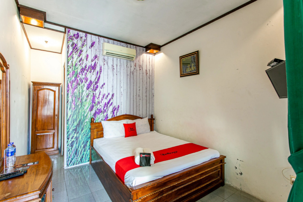 RedDoorz Plus near Taman Sari 2