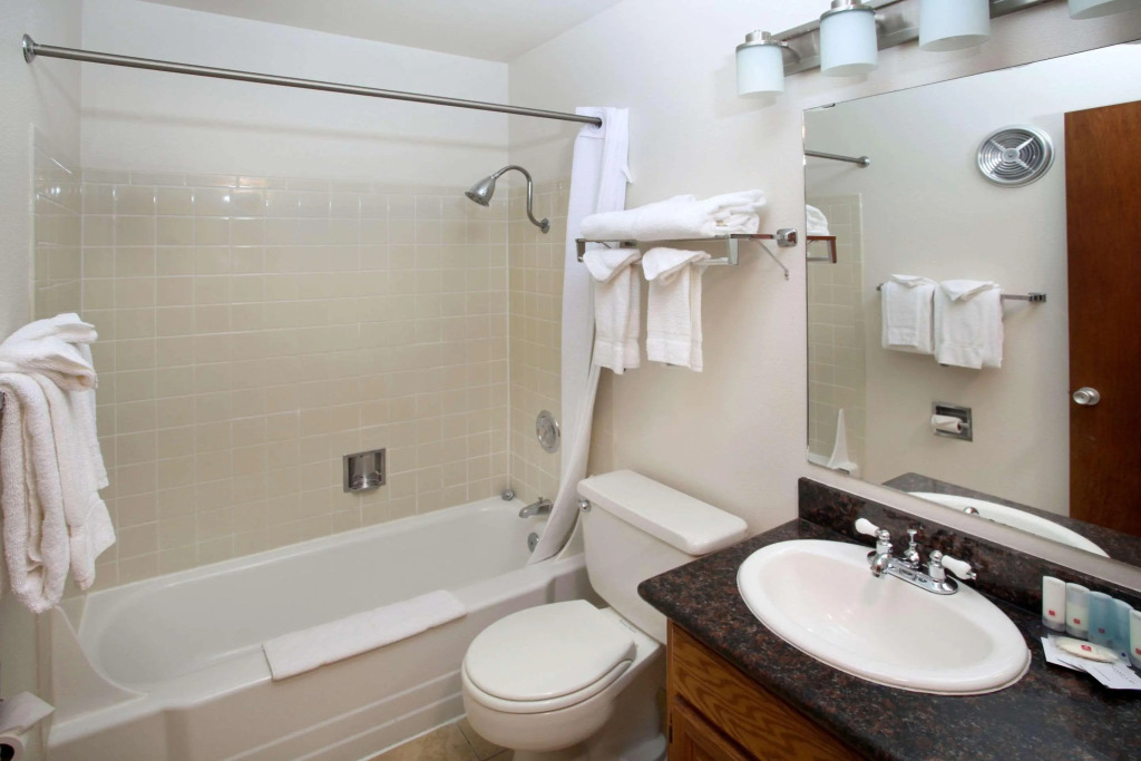 Clarion Inn Surfrider Resort