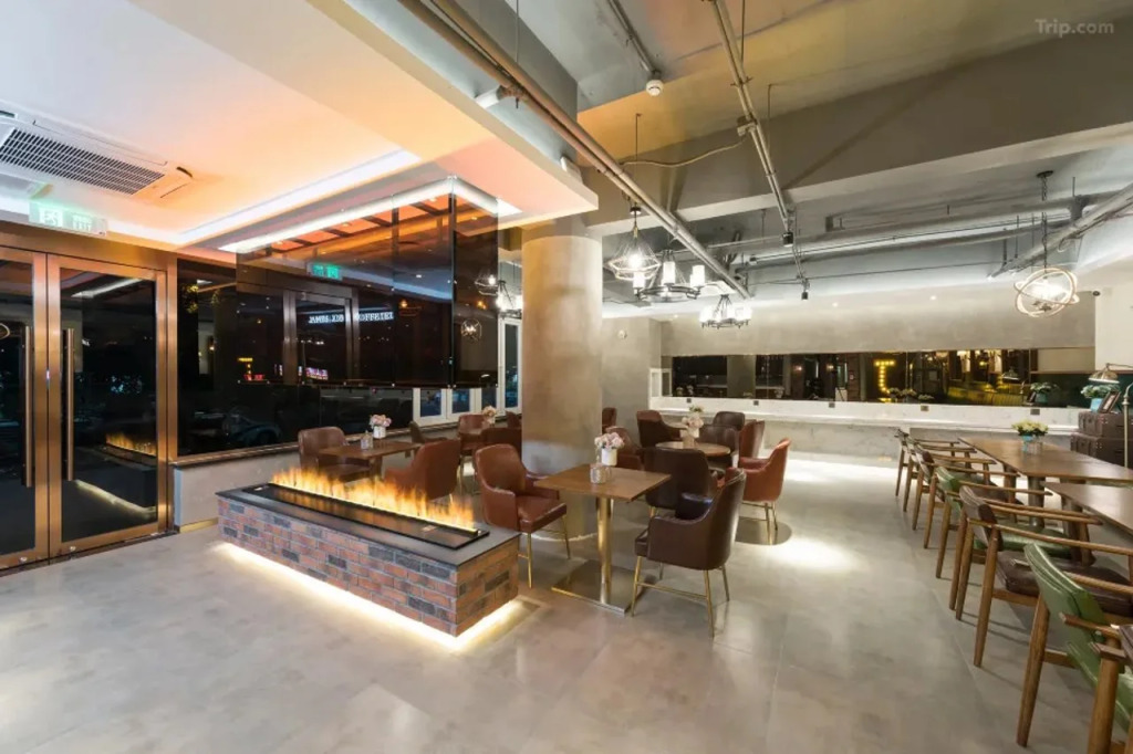 James Joyce Coffetel (Beijing South Railway Station Yongdingmenwai Subway Station)