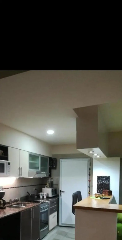 Apartamento monoambiente amplio 2 baños luminoso con balcón cercano a Hospital Italiano y Shopping Abasto Almagro
