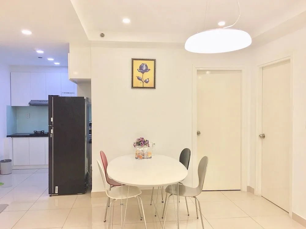 Modern Apartment in Scenic Valley Phu My Hung D7