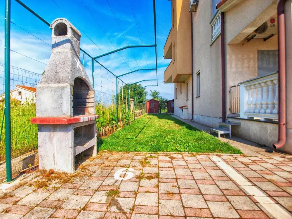 Apartment 696