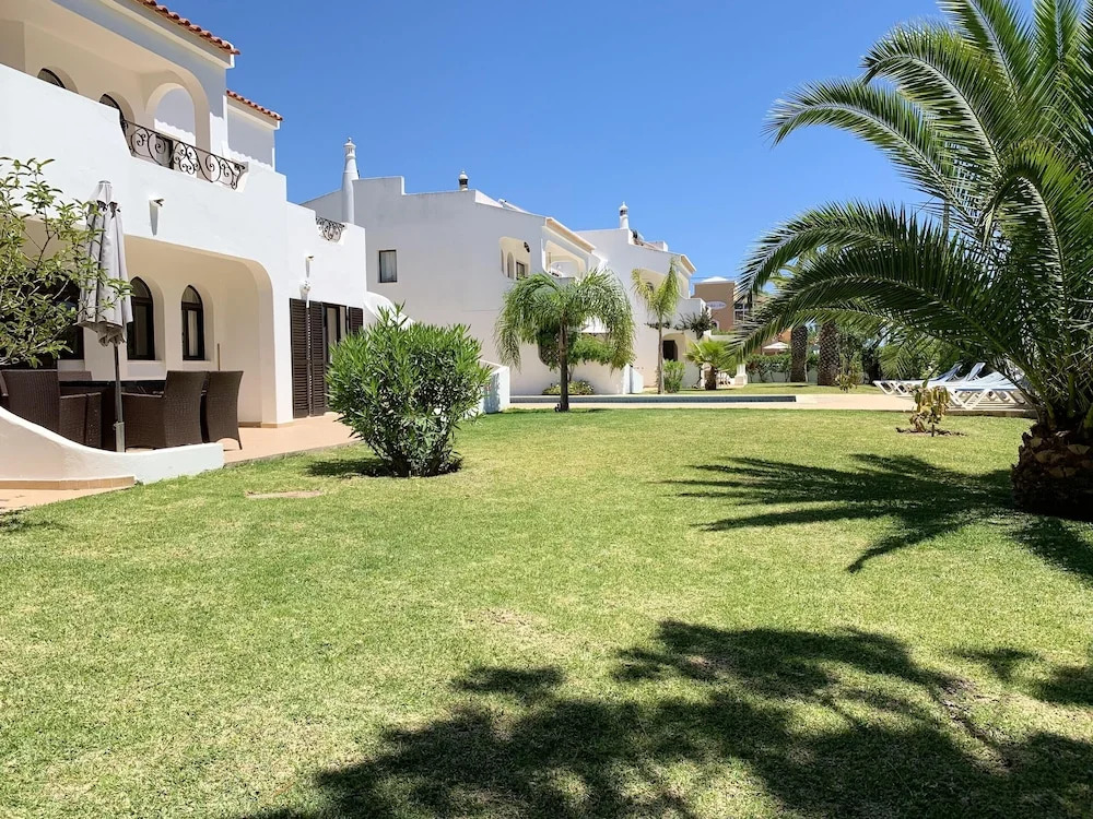 Apartment With 2 Bedrooms in Carvoeiro, With Shared Pool, Enclosed Garden and Wifi - 500 m From the Beach