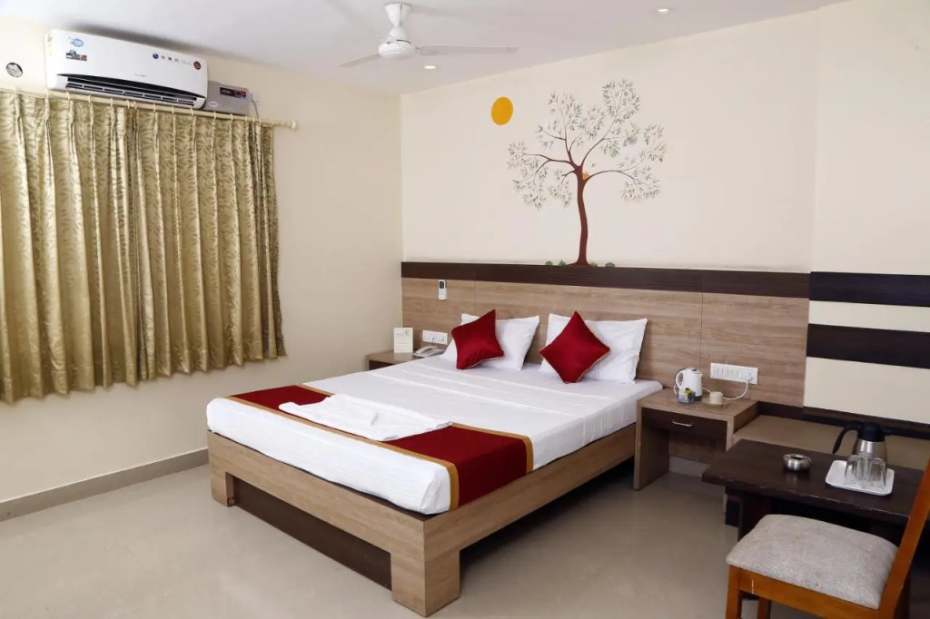 HOTEL GREEN TREES