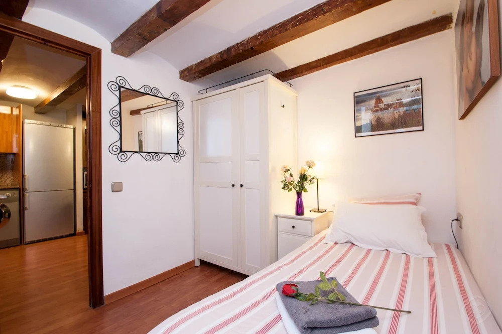 Rustic Poble Sec Apartment