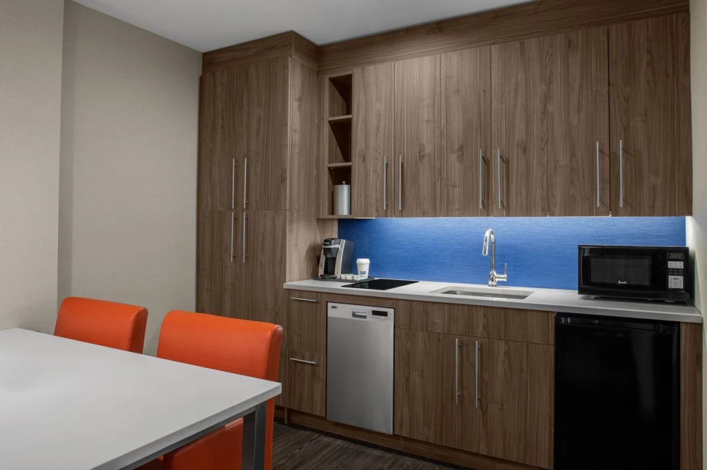 Holiday Inn Express & Suites Woodside LaGuardia Airport