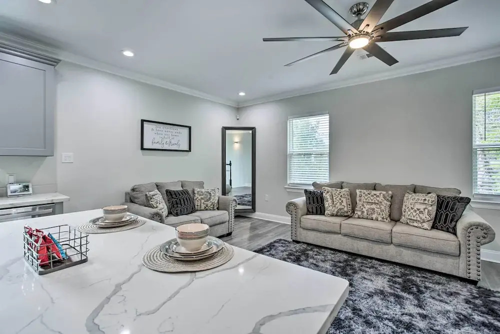 6 Mi to French Quarter: Modern New Orleans Gem