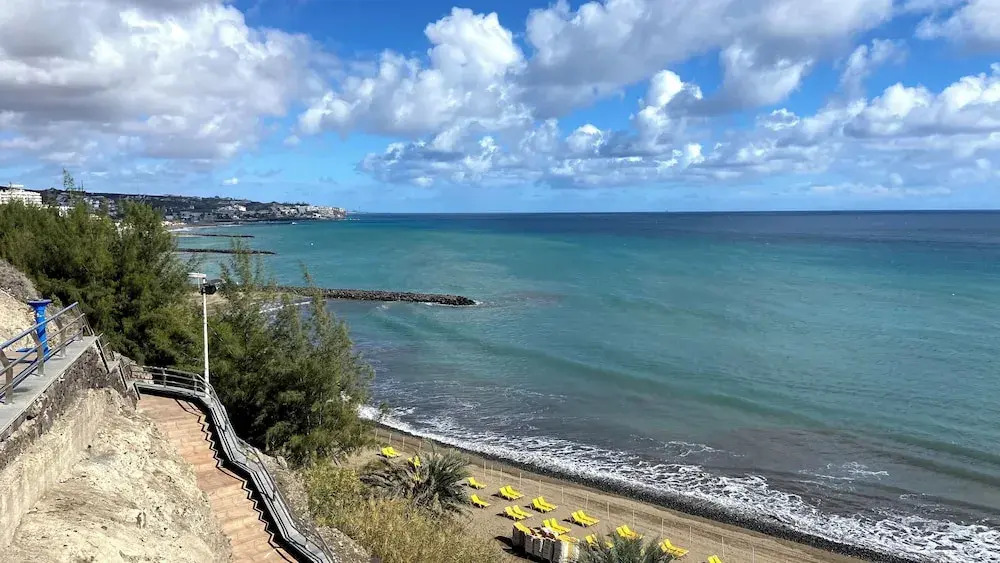Renovated Apartment by the Beach and Yumbo Centre