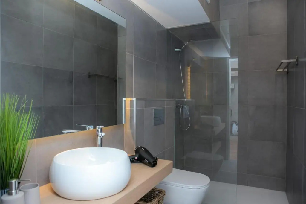 Charming Central Studio with AC