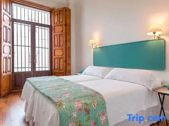 Unique Apartment in a Typical Sevillian House. Padre Marchena II