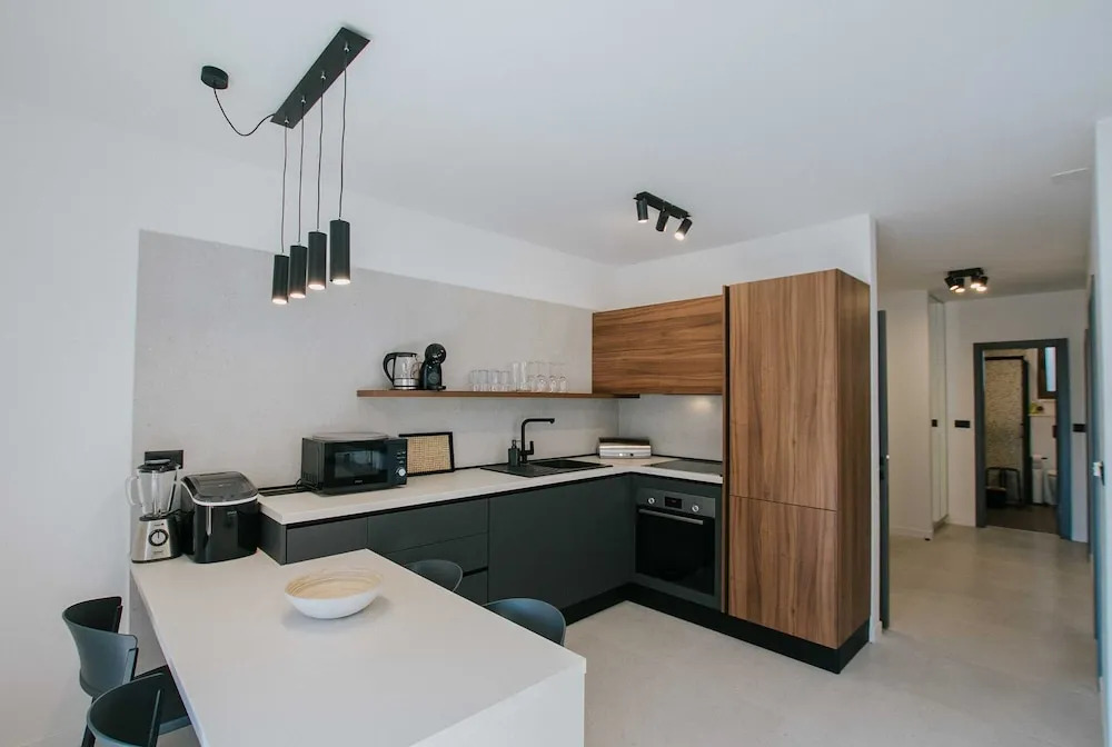 Oleander Urban Suites, high-speed internet, beach at 250, PET friendly