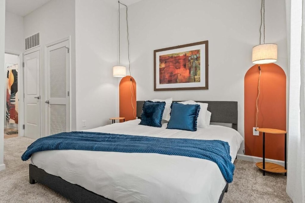 Riviere Apartments King Bed Suite & Pool & Gym & Pet Friendly & Near Epic Universe