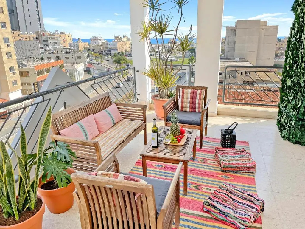 2BR Seaview Penthouse in center