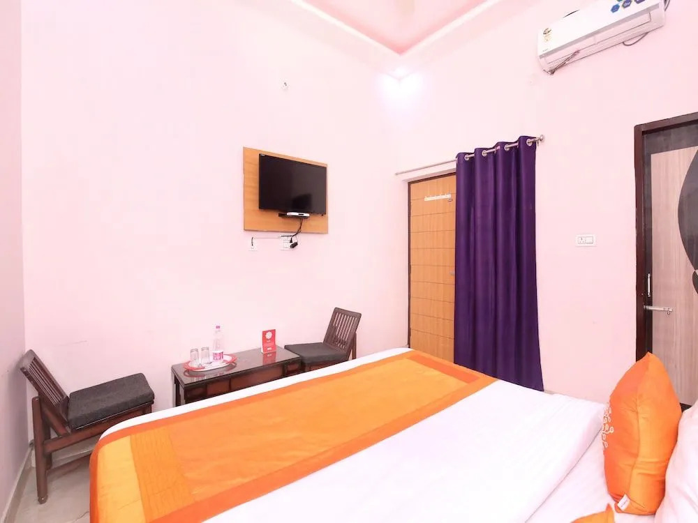 OYO 11497 Hotel Sharnam
