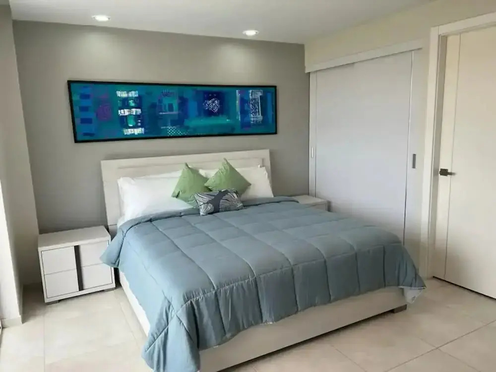 Eagle Beach Modern 2br2ba Beachfront Condo w Pool