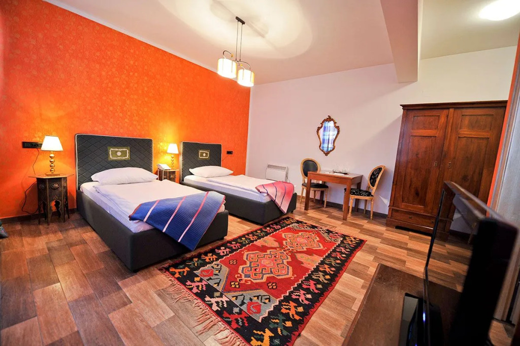 MICHELE Hotel