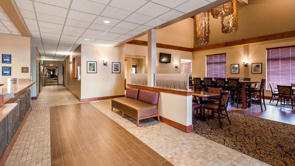 Best Western Golden Prairie Inn and Suites