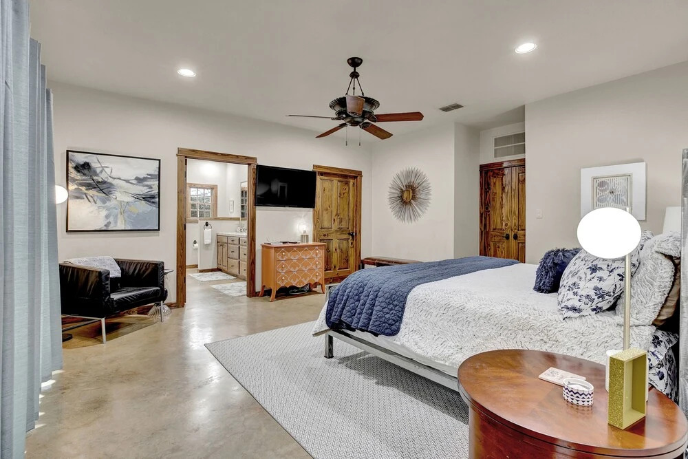 New Hill Country Dream House With Pool Table and Firepit and Gameshed