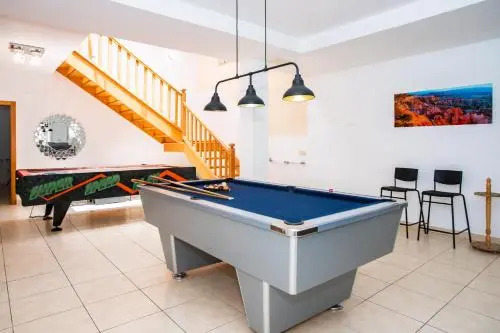 Villa 43 Sea Views, Pool,Games,Hot Tub, Office with Computer+ WIFI