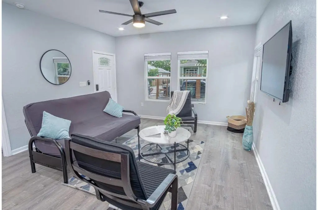 Newly Remodeled 4BR 2BA Near Amazing Downtown