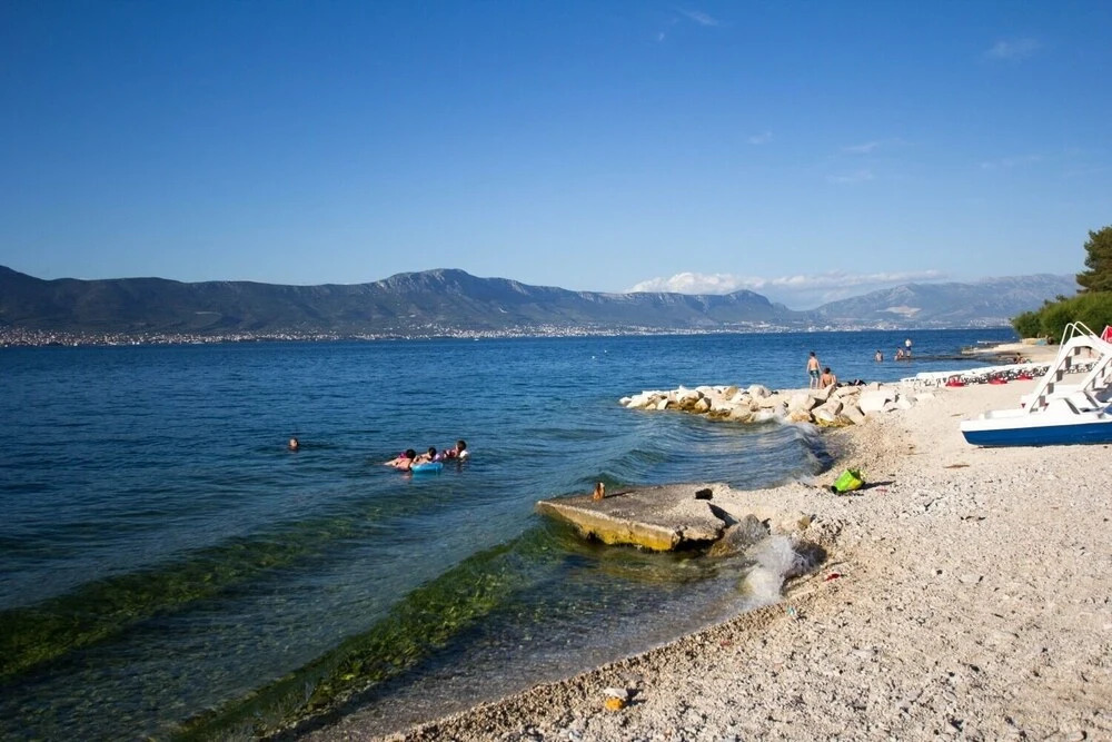 David - 20m From the Beach With Parking - A4