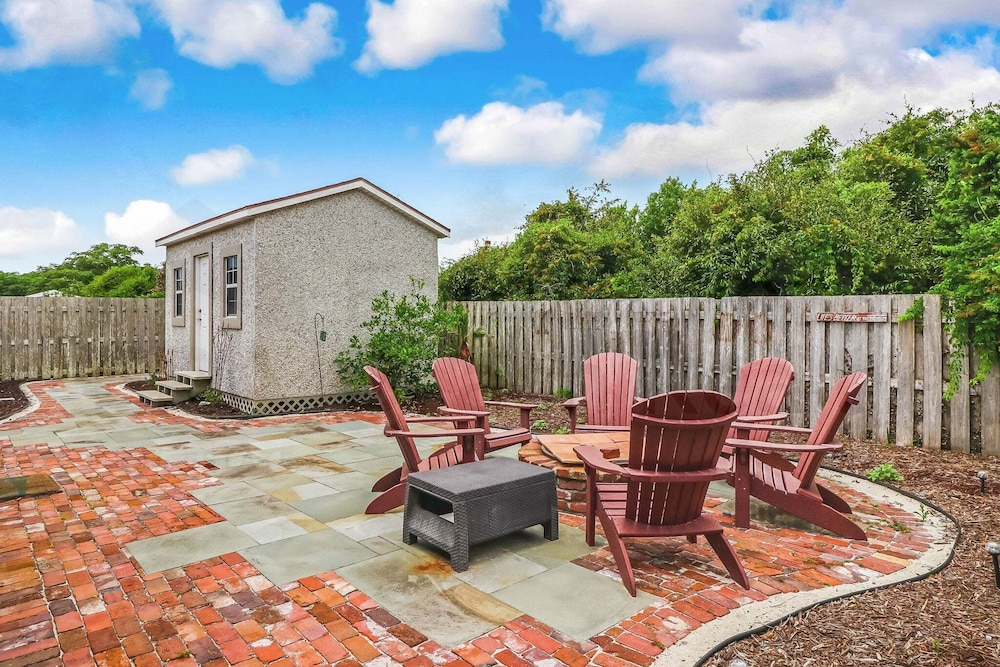 2185 S Fletcher Ave