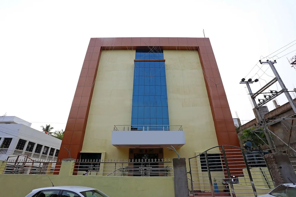 Capital O 9010 Hotel Railview