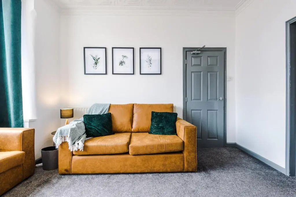 Spacious 4-Bed House in Crewe by 53 Degrees Property, Long-term discounts, Ideal for Contractors