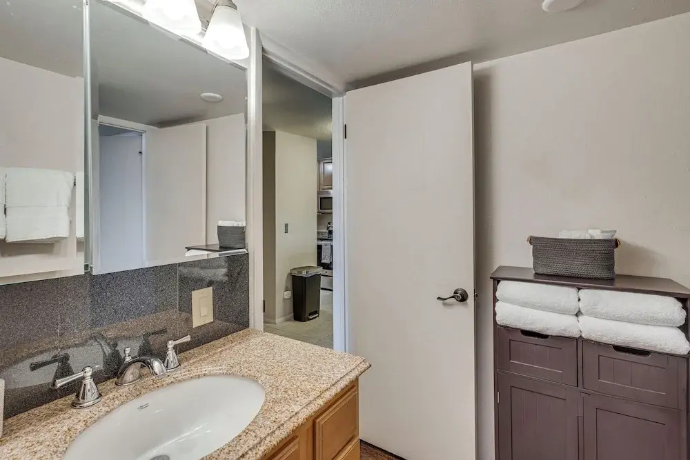 Grand Junction Condo: Balcony, Community Pool!