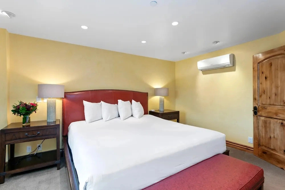 Royal Plaza at Deer Valley - One Bedroom Condo with Hot Tub #305 1 Condo