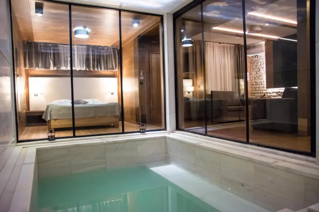 Hotel Emrovic Raj