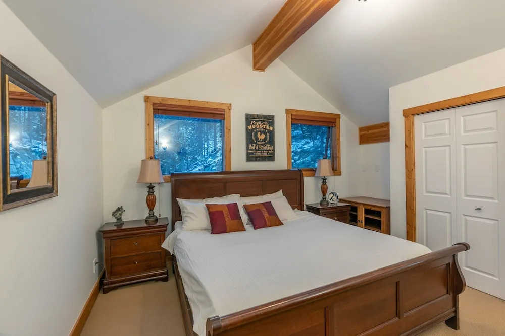 Forest Lane Hideaway - Luxurious Family Friendly Home with Private Hot Tub