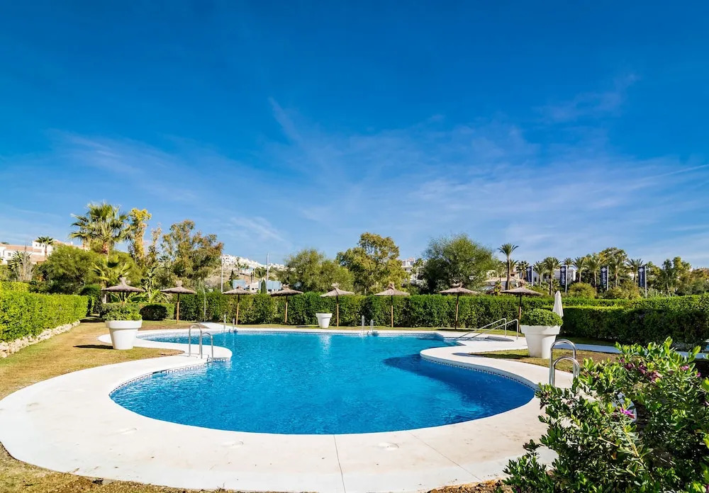 GH-Beautiful 2 bedroom apt small pool