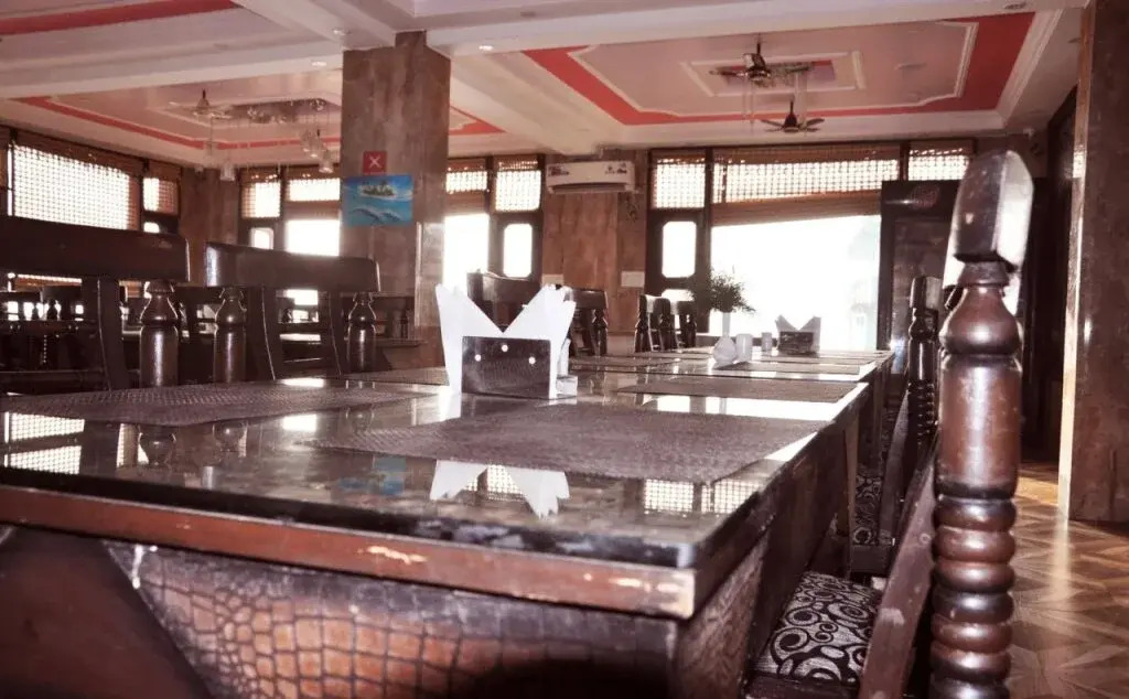 Aaa Hotel & Restaurant