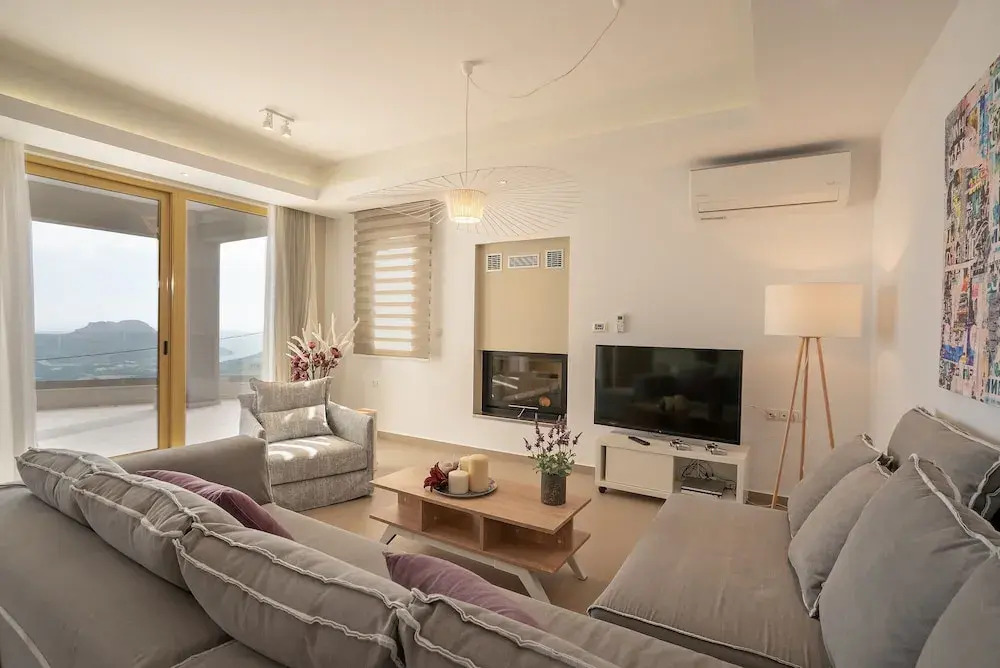 Mountainside Villa With Private Pool and Kids Playground Walk to Restaurant