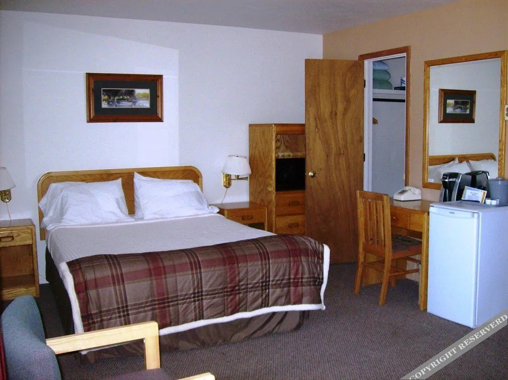 Western Riviera Lakeside Lodging