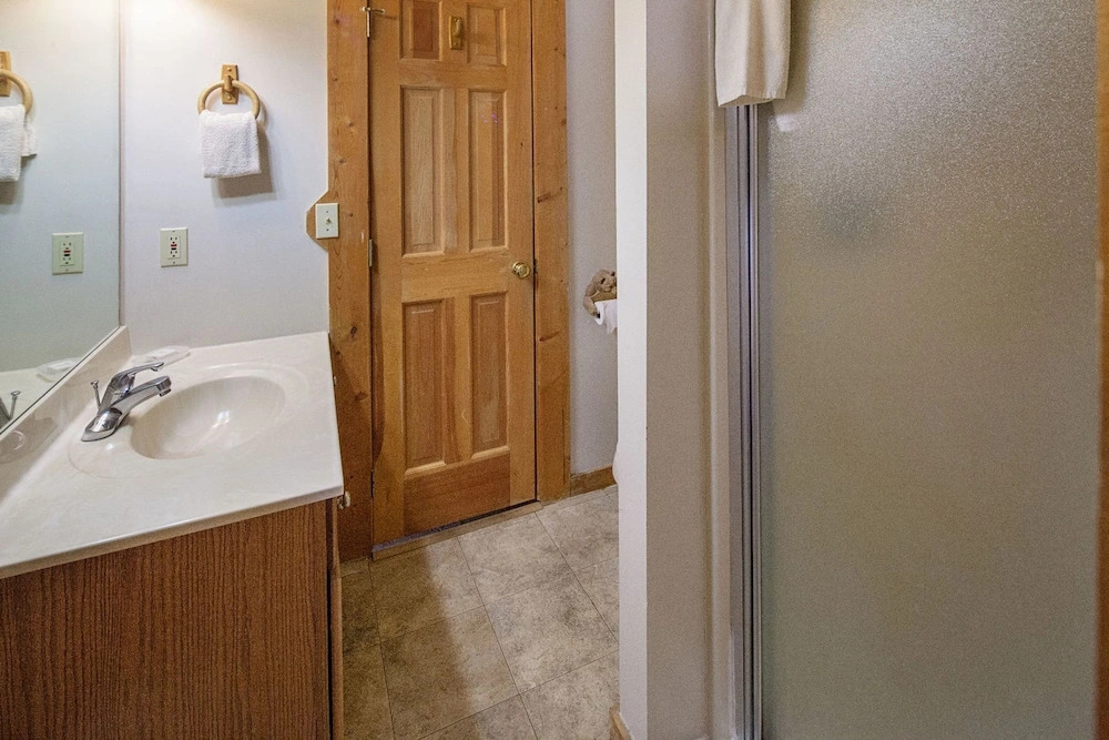 The Bear Cabin by Eagles Ridge Resort