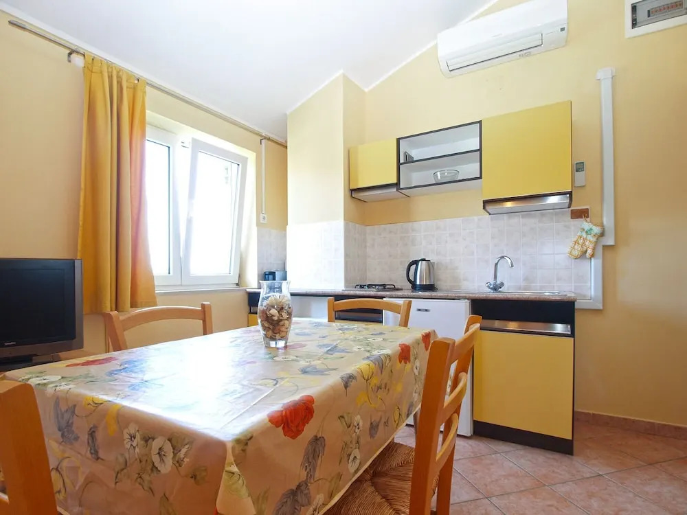 Apartment 1895