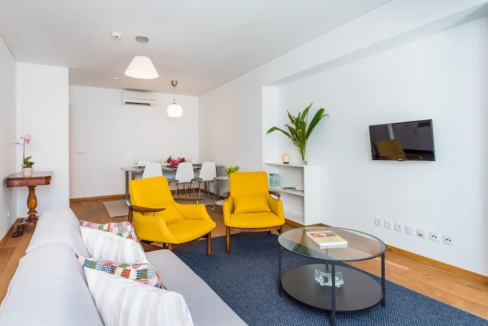 Casa da Praça Apartments - by Casas na Ilha