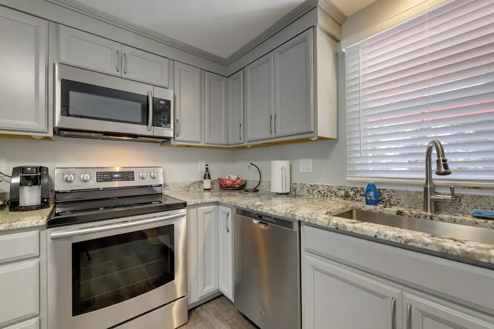 Coastal Getaway w/ Porch, 2 Mi to Niantic Beach!