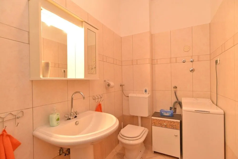Apartment 1673