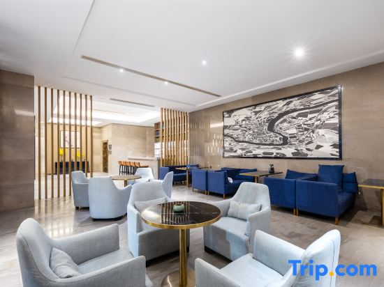Yecheng Douhao Hotel (Haikou Yehai Avenue Zhengfa College)